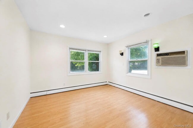 Building Photo - 3173 Roxbury Ln