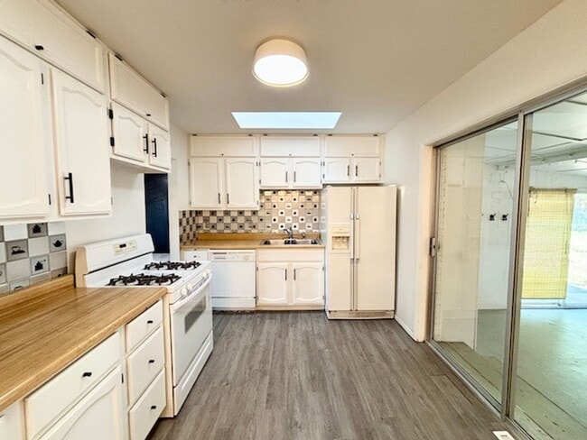 Building Photo - South Denver Brick Ranch