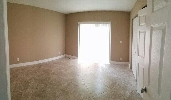 Building Photo - 10926 Royal Palm Blvd