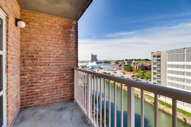 Building Photo - 250 President St