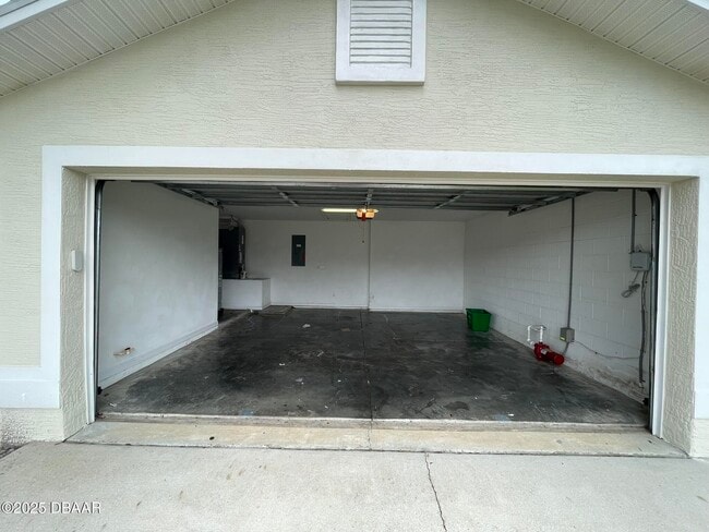 Building Photo - 232 Fountain Lake Blvd