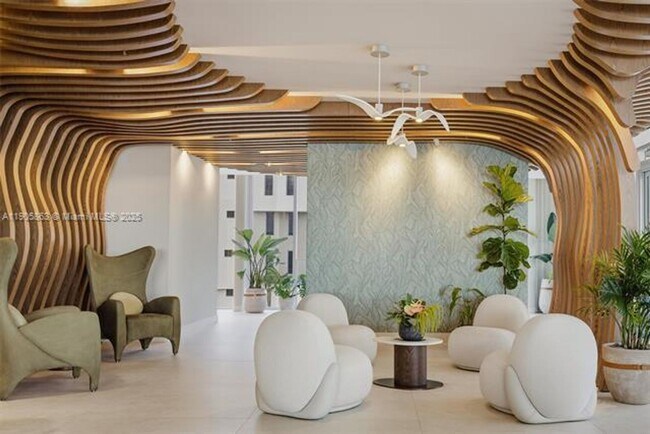 Building Photo - 700 NE 24th St