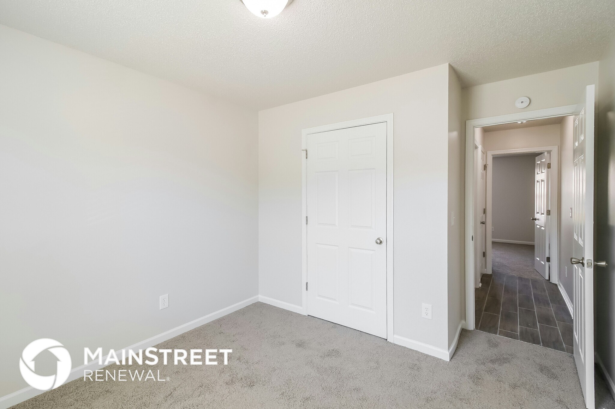 Building Photo - 5847 Colonnade Dr