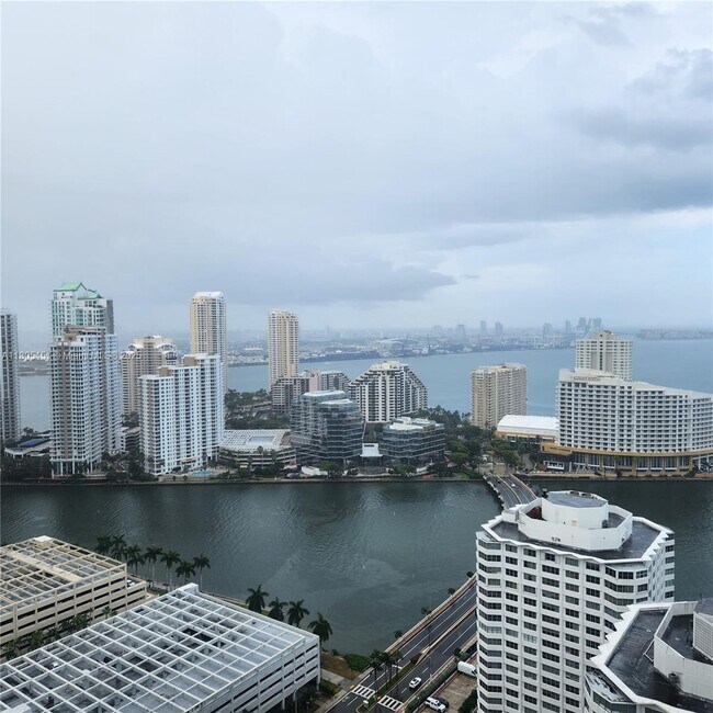 Building Photo - 950 Brickell Bay Dr