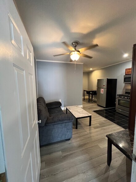 Building Photo - 215 Cherry St