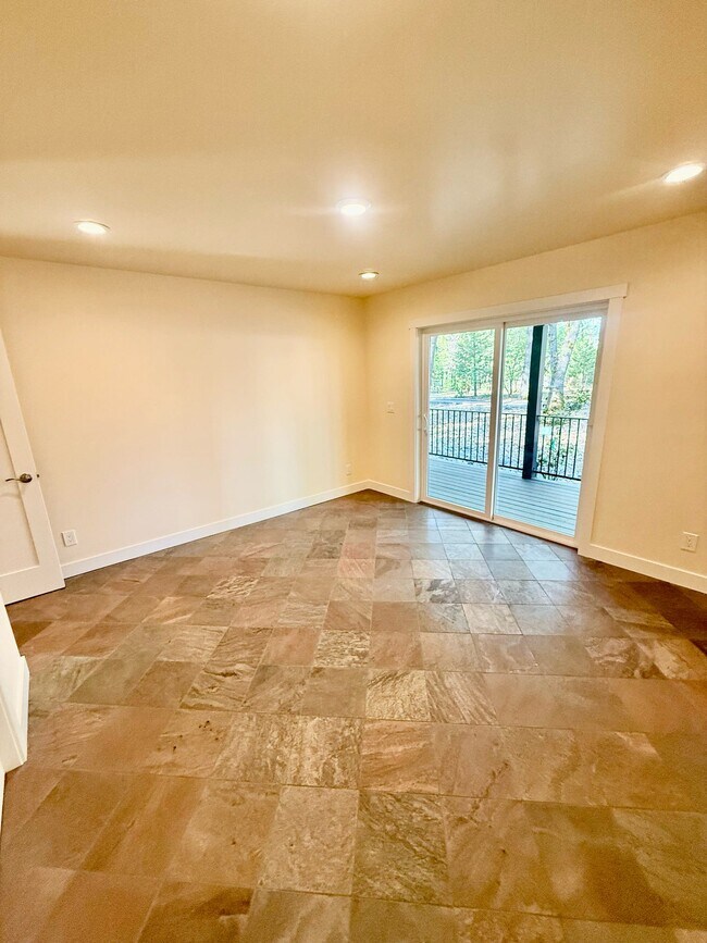 Building Photo - 13240 Loma Rica Dr