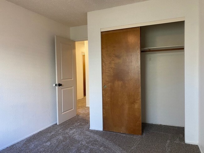 Building Photo - Upcoming vacancy!  Well maintained home on...