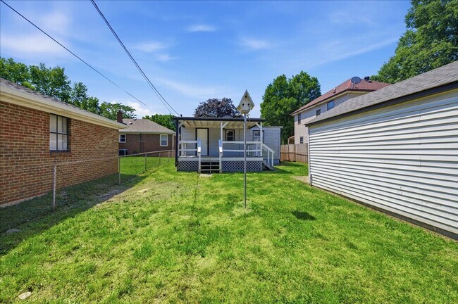 Building Photo - 5010 S Brookville Rd