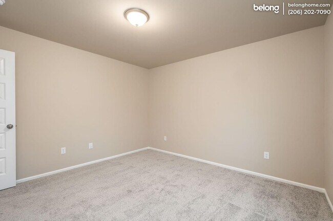 Building Photo - 3878 79th Dr NE