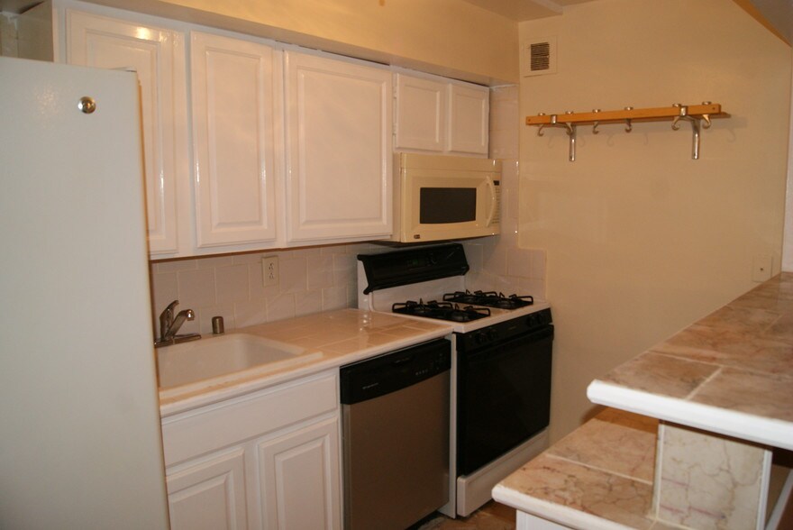 Building Photo - 7514 Spring Lake Dr