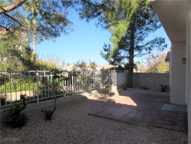 Building Photo - 2185 Polynesia Cir