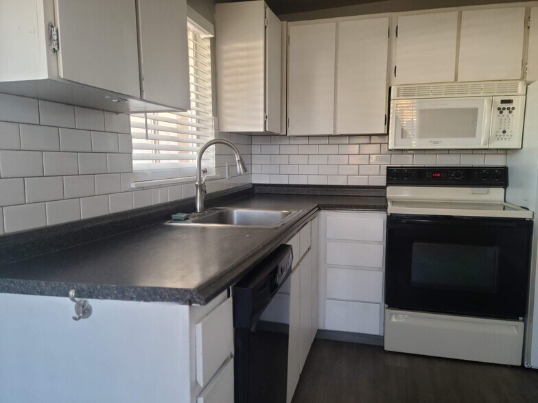 Building Photo - 4860 S 250 W