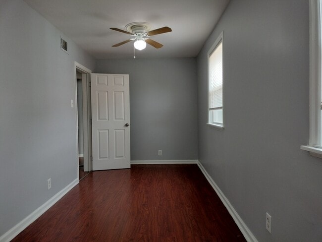 Building Photo - 10619 S Perry Ave