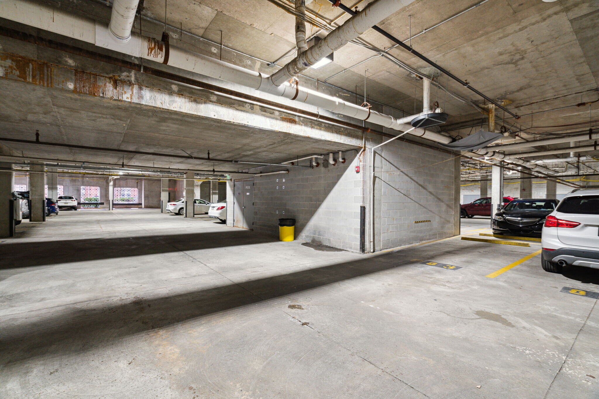 Building Photo - 300 W Elm St