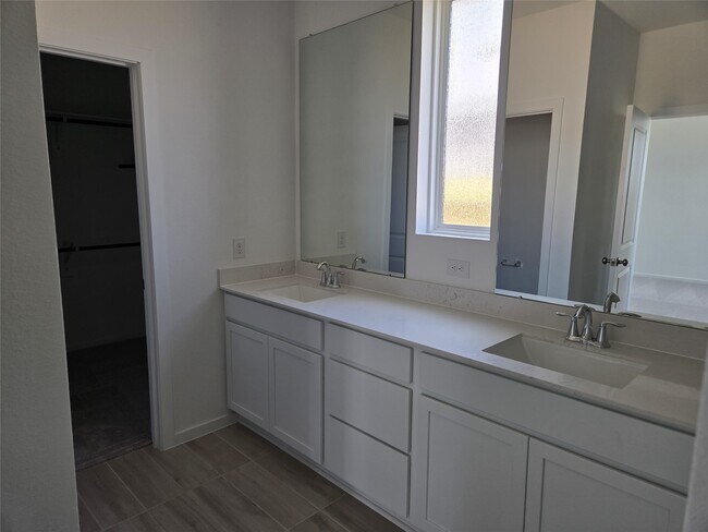 Building Photo - 6758 Sunset Velvet Dr