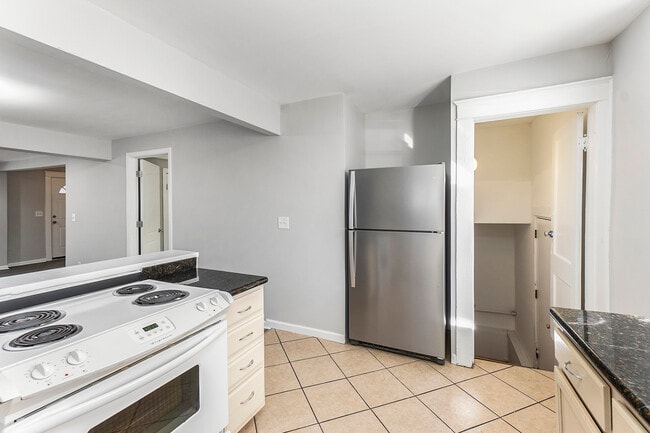 kicthen - 428 N Center St