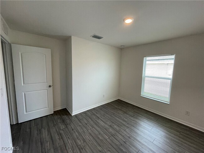 Building Photo - 1708 NW 11th Terrace