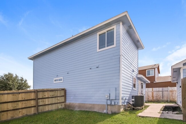 Building Photo - 17801 Powder Creek Dr