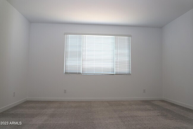 Building Photo - 9316 W Sells Dr
