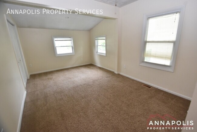 Building Photo - 1395 Bayside Dr