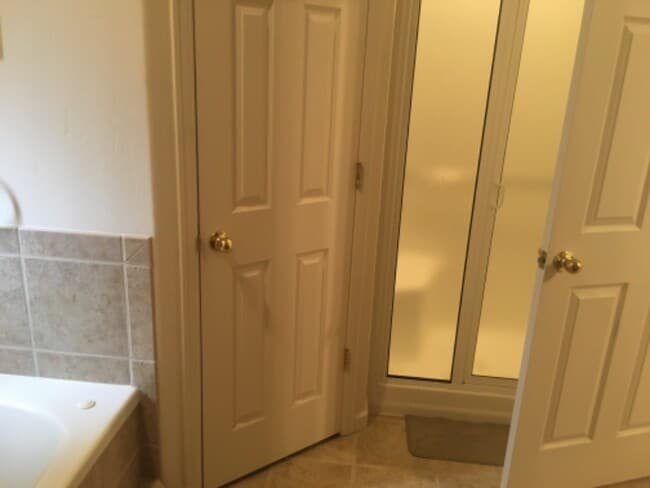 Building Photo - 2040 E Miami Rd