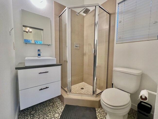 Building Photo - Richmond Neighborhood Condo w/100 bike score on walkscore.com