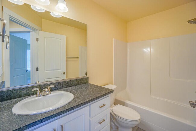 Building Photo - 11215 NE 23rd St