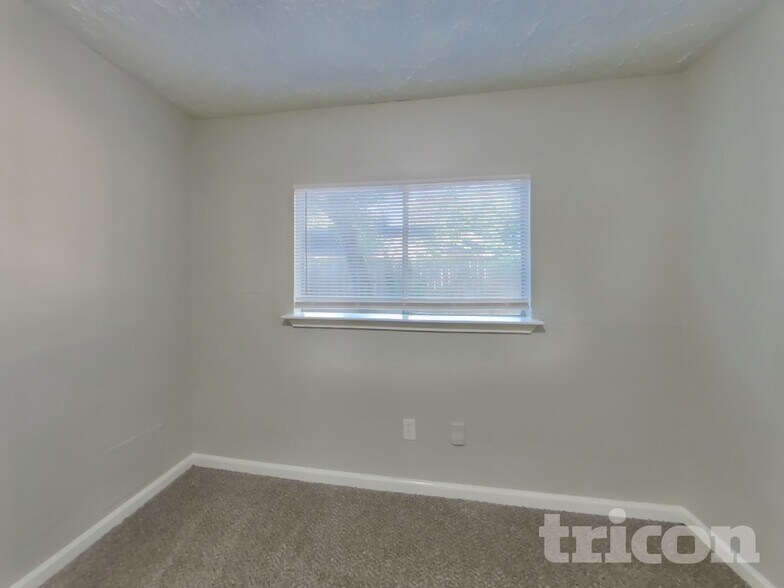 Building Photo - 10919 Almond Grove