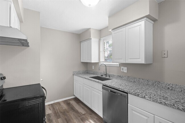 Building Photo - 15423 Campden Hill Rd