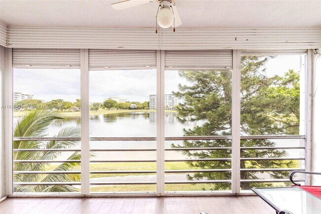 Building Photo - 2751 N Palm Aire Dr