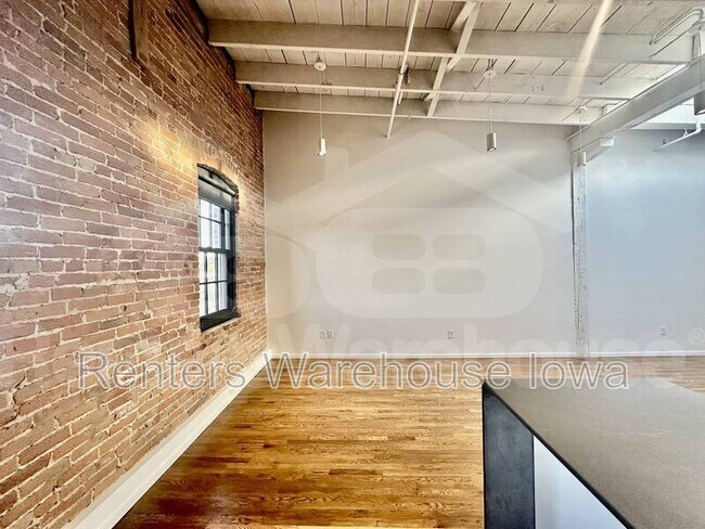 Building Photo - 112 SE 4th St