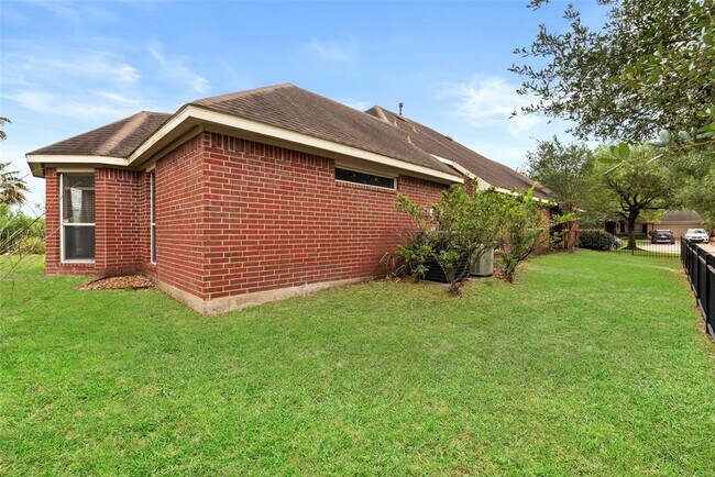 Building Photo - 12058 Miramar Shores Dr