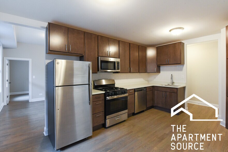 Building Photo - 3407 W Fullerton Ave