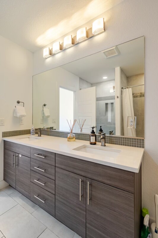 Building Photo - 2824 W Parkside Pl