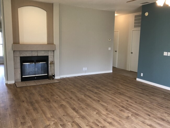 Building Photo - Beautiful and Convenient Turner Location!