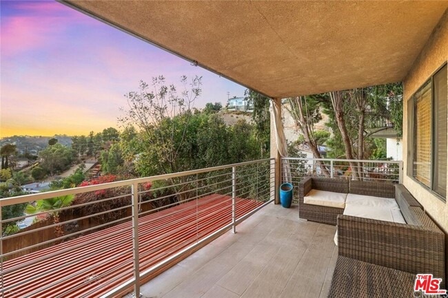 Building Photo - 728 Montecito Dr
