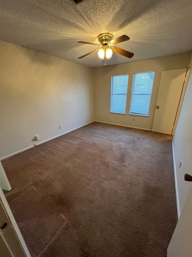 Building Photo - Nice 3 Bed 2 Bath 2 Car Garage Home, Total Electric