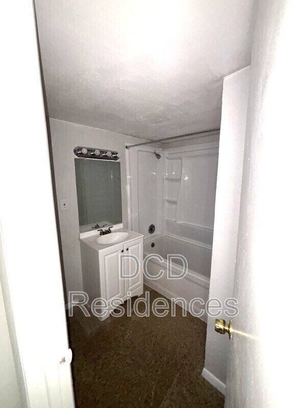 Building Photo - 5504 Pine Forest Ct