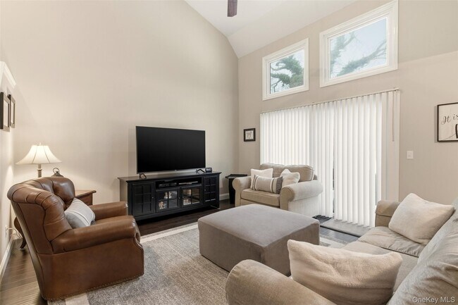 Building Photo - 11 Indian Trce