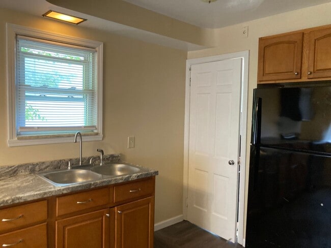 Building Photo - 4 Bedroom South Euclid House for Rent