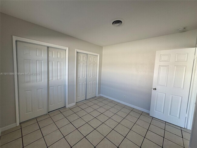 Building Photo - 710 NE 25th St