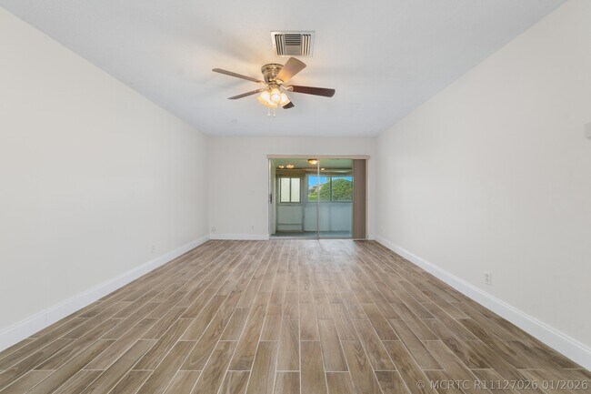 Building Photo - 2567 Dudley Dr E