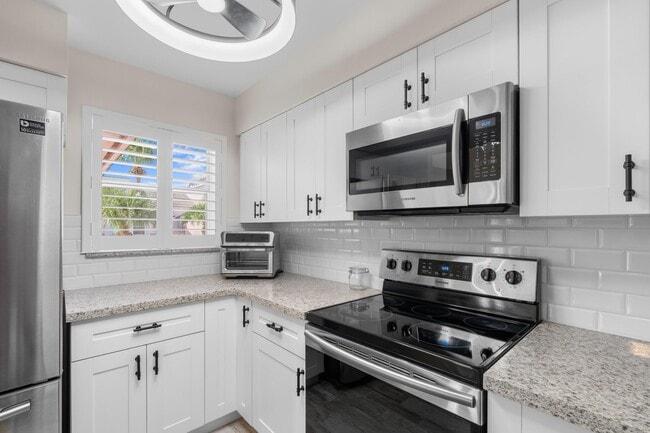 Building Photo - 3108 Fairway Dr N