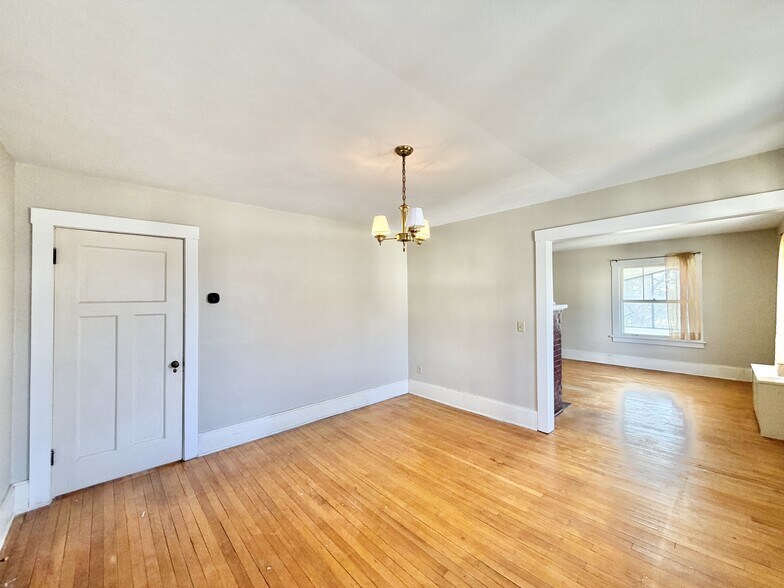 Building Photo - 715 Bushnell St