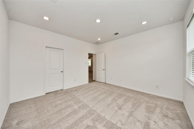 Building Photo - 18010 Whitetail Run Ln