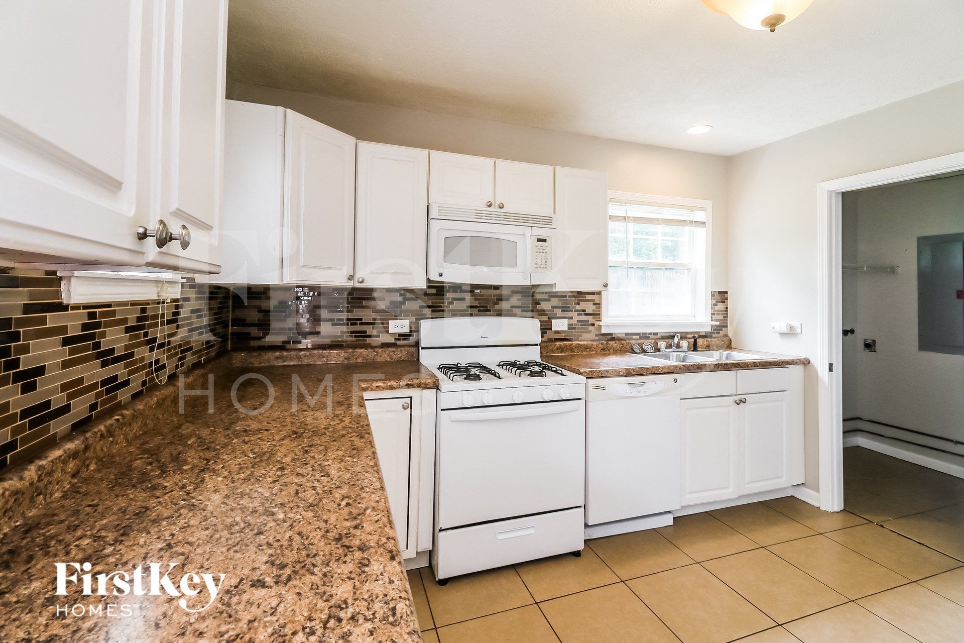 Building Photo - 18722 Hamlin Ave