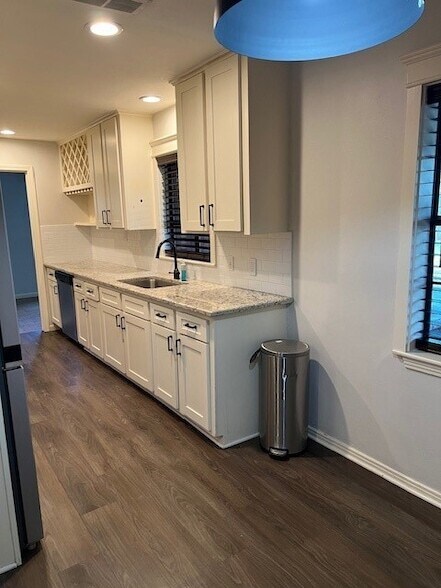 Building Photo - 909 Sunnyvale Dr