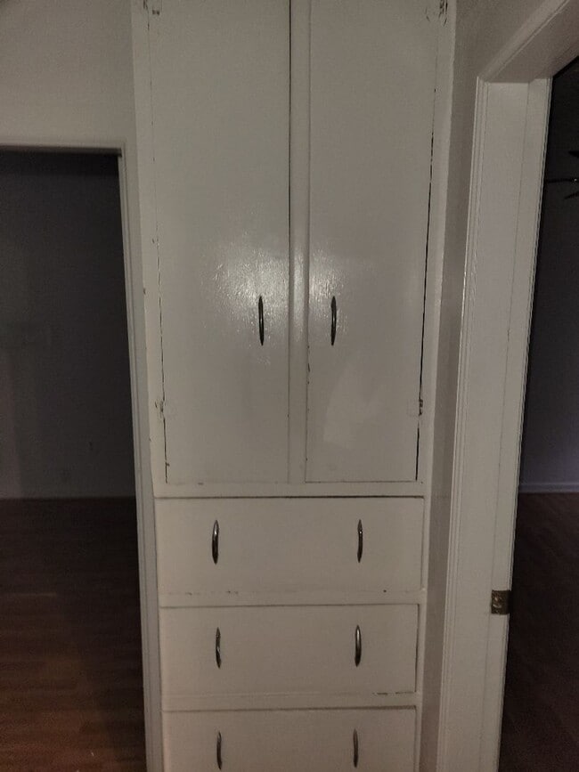 Building Photo - Quaint 2 bed