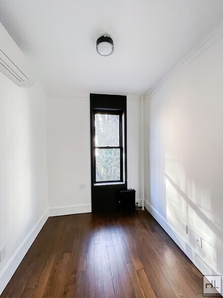 Building Photo - Carroll Gardens 2-Bed 1-Bath