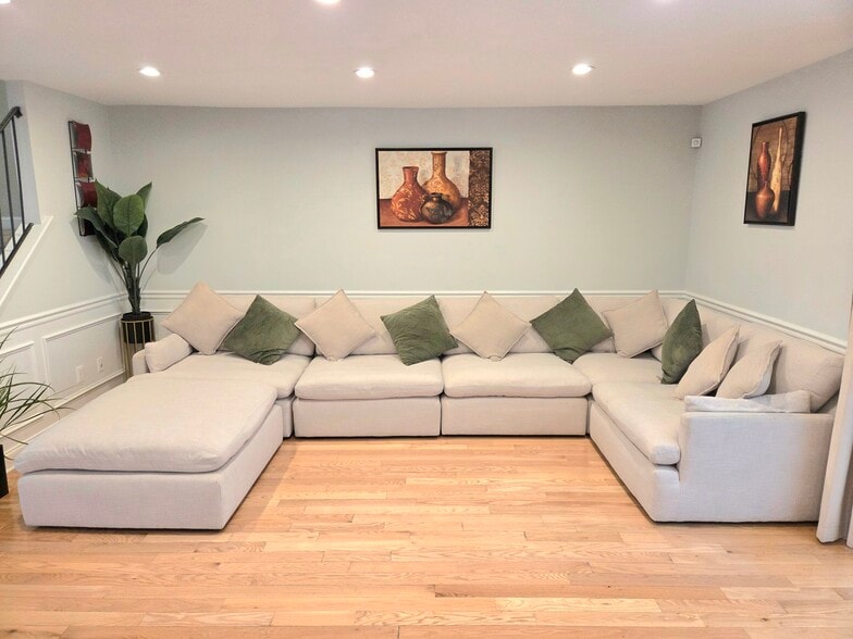 Building Photo - 5407 Leeway Ct